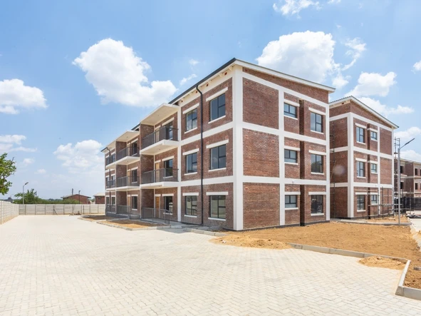 3 Bedroom Flat & Apartment