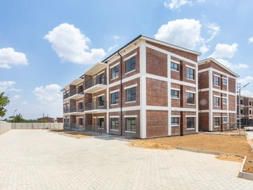 2 Bedroom Flat & Apartment